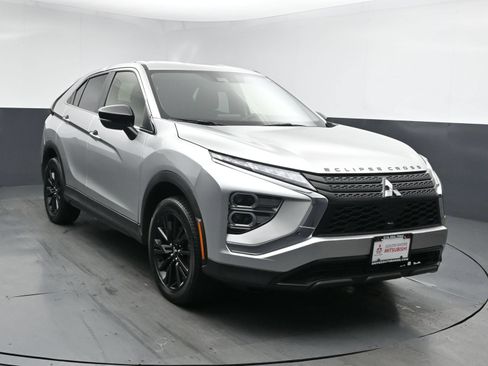 Used 2023 Mitsubishi Eclipse Cross LE AWD/4WD image 2