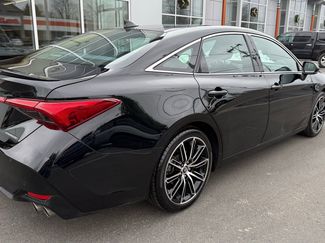 Used 2019 Toyota Avalon Touring video 2