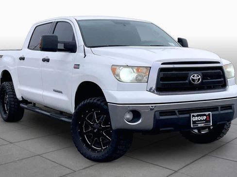 Used 2013 Toyota Tundra 4x4 CrewMax w/ Tow Pkg image 3