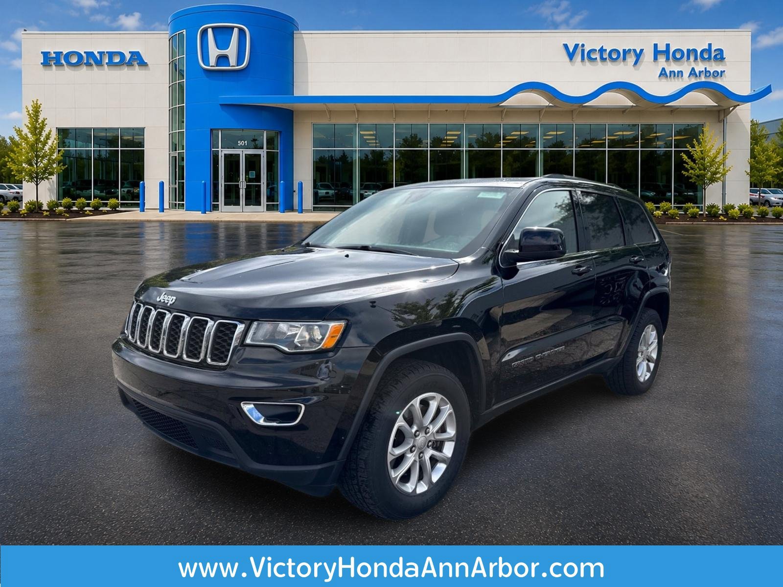 Used 2021 Jeep Grand Cherokee Laredo w/ Security & Convenience Group AWD/4WD image 1
