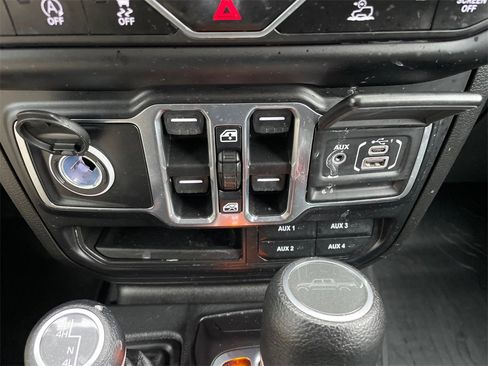 Used 2023 Jeep Gladiator Sport S image 11