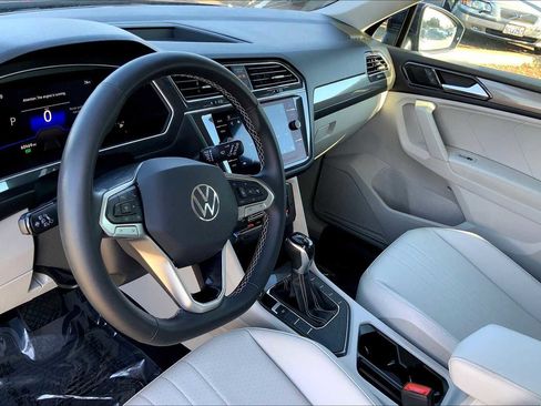 Used 2022 Volkswagen Tiguan SE image 29