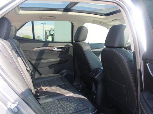 Used 2022 Buick Envision Avenir w/ Technology Package II FWD image 19