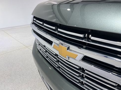 Used 2024 Chevrolet Suburban Premier image 28