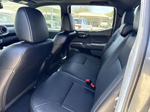 Used 2022 Toyota Tacoma Limited image 8
