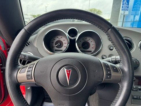 Used 2006 Pontiac Solstice Convertible w/ Premium Package RWD image 8