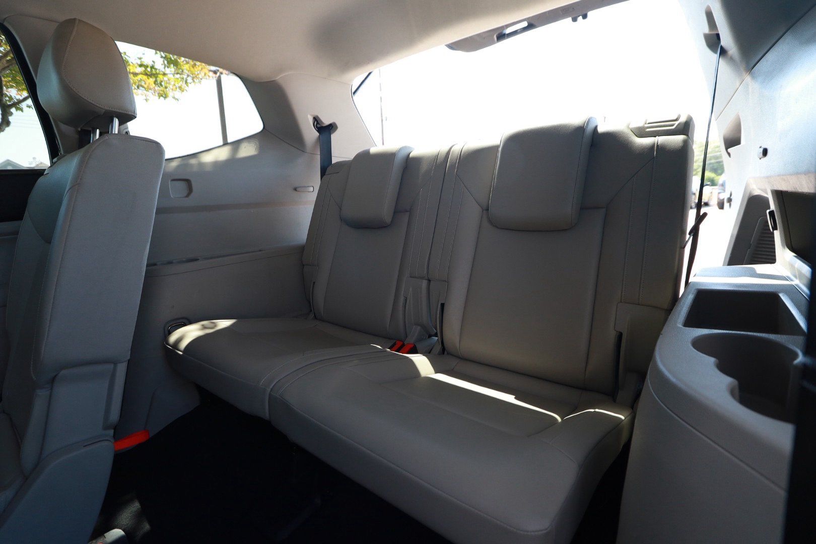 Used 2018 Volkswagen Atlas SE FWD image 25