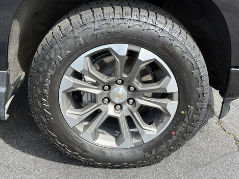Used 2023 Chevrolet Silverado 1500 High Country AWD/4WD image 32