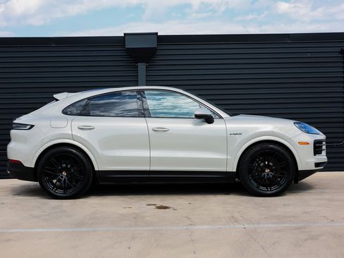 New 2025 Porsche Cayenne E-Hybrid Coupe image 8