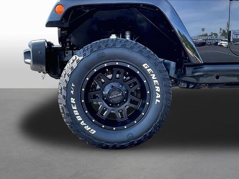 Used 2016 Jeep Wrangler Unlimited Rubicon AWD/4WD image 8