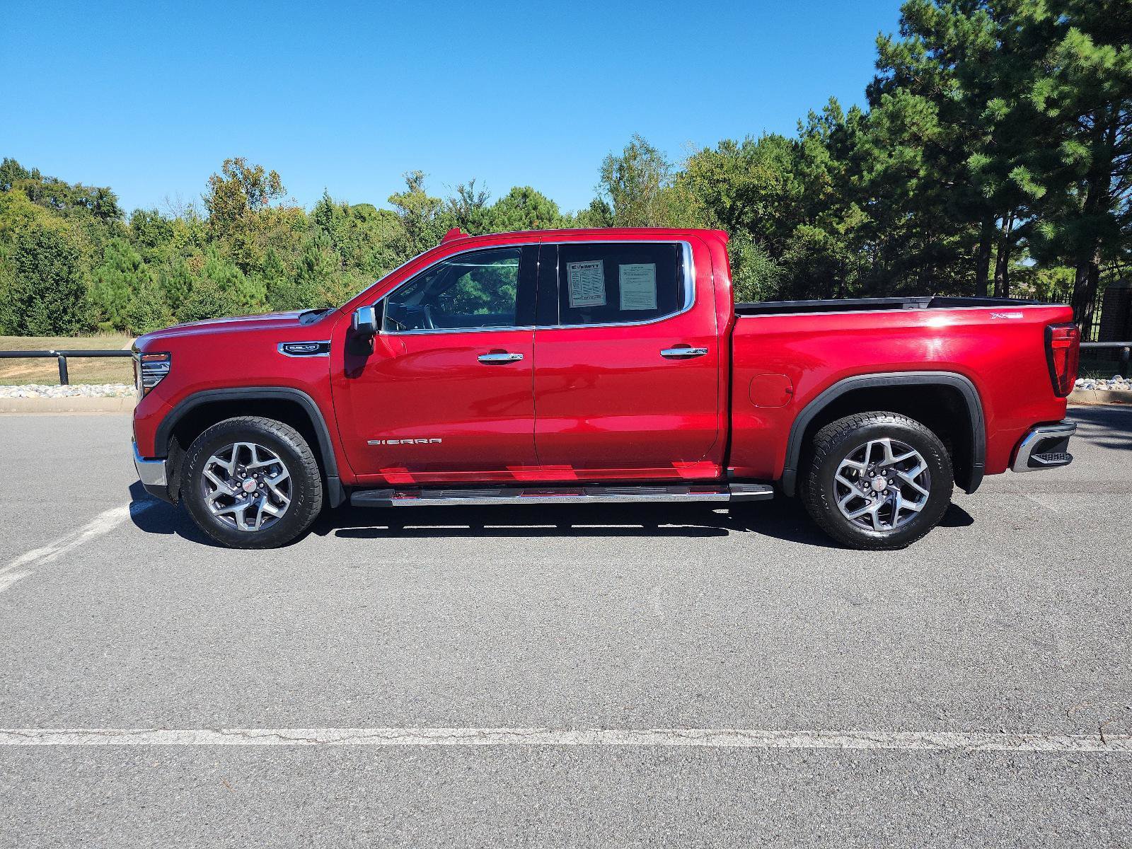 Used 2022 GMC Sierra 1500 SLT w/ SLT Premium Package AWD/4WD image 2