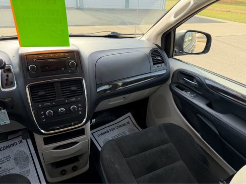 Used 2016 Dodge Grand Caravan American Value Package image 25