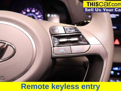 Used 2022 Hyundai Elantra SEL image 13