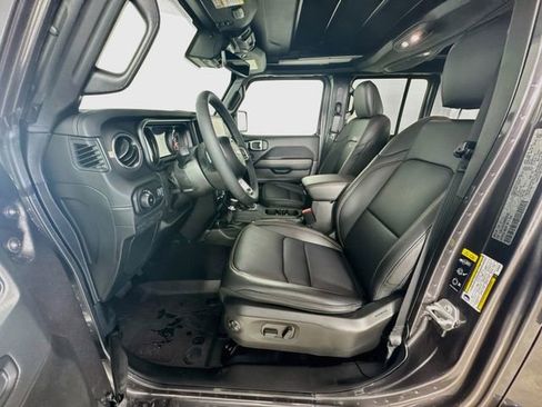 Used 2025 Jeep Wrangler Unlimited Sahara AWD/4WD image 25