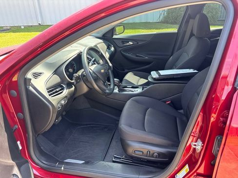 Used 2025 Chevrolet Malibu RS w/ LPO, Floor Liner Package FWD image 11