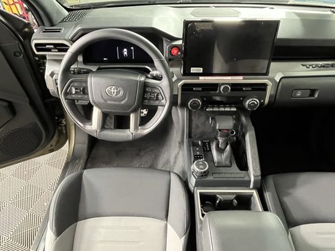 Used 2025 Toyota Tacoma TRD Sport image 9