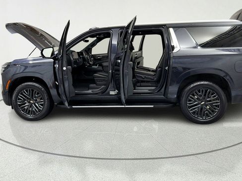 Certified 2025 Chevrolet Suburban Premier AWD/4WD image 10