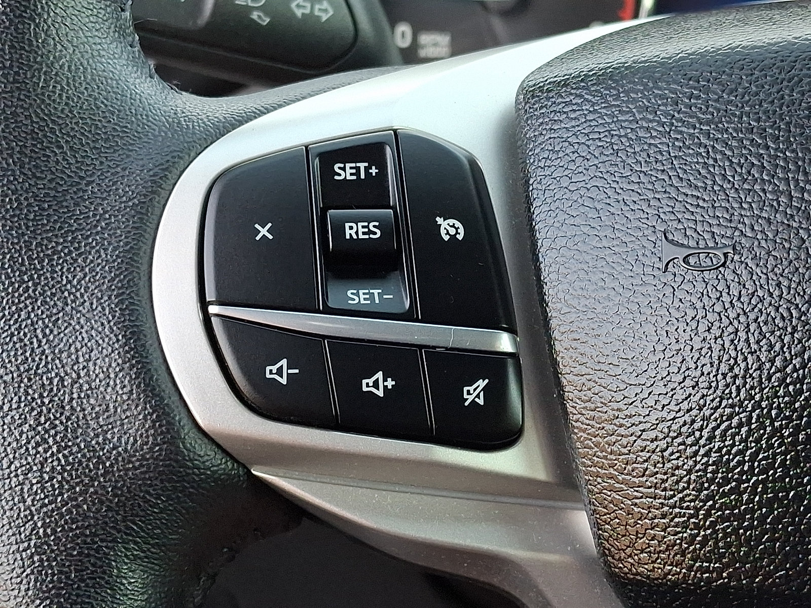 Used 2024 Ford Explorer XLT AWD/4WD image 21
