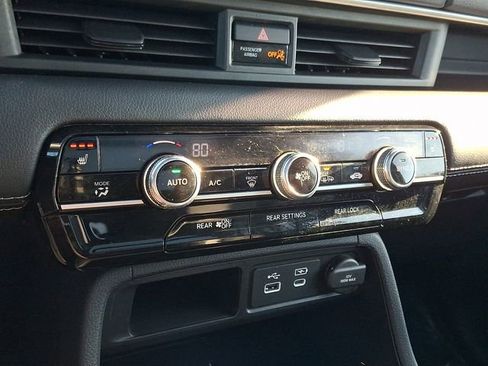 Used 2023 Honda Pilot Touring image 17