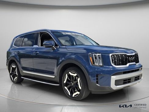 Certified 2024 Kia Telluride EX w/ EX Captain's Chair Package image 9