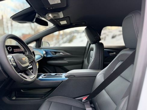 New 2026 Chevrolet Equinox EV LT image 14
