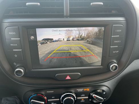 Used 2025 Kia Soul LX w/ LX Technology Package image 20