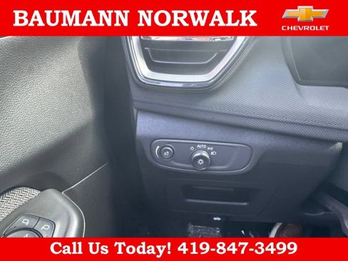 Used 2025 Chevrolet TrailBlazer LT FWD image 28