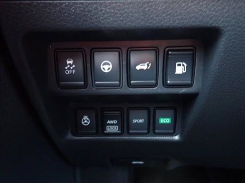 Used 2019 Nissan Rogue SL AWD/4WD image 24