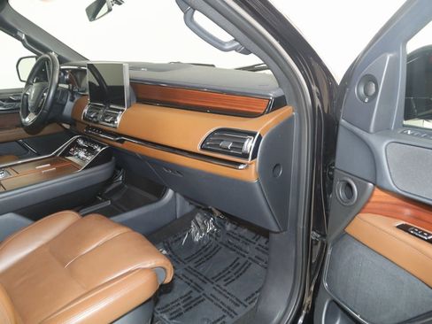 Used 2023 Lincoln Navigator Reserve image 47