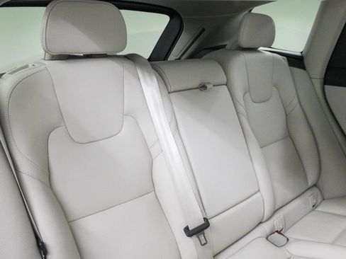 Used 2025 Volvo XC60 B5 Plus w/ Protection Package Premier AWD/4WD image 28