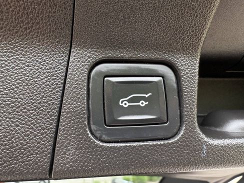 Used 2019 GMC Acadia Denali w/ Technology Package AWD/4WD image 31