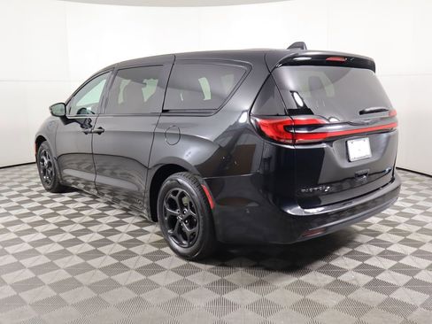 Used 2022 Chrysler Pacifica Limited w/ S Appearance Package image 7