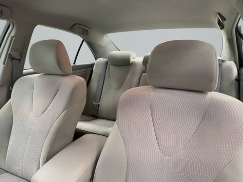 Used 2010 Toyota Camry LE FWD image 11
