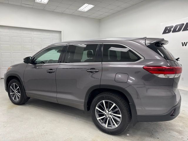Used 2018 Toyota Highlander XLE AWD/4WD image 7