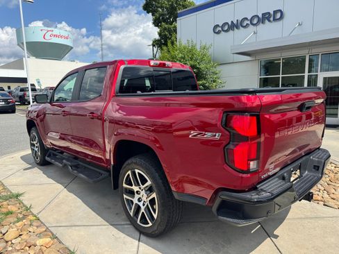 Used 2023 Chevrolet Colorado Z71 w/ Z71 Convenience Package 2 AWD/4WD image 8