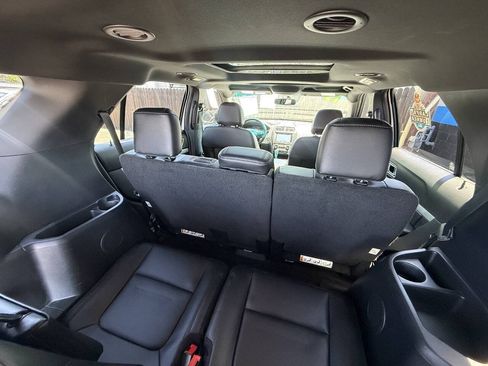 Used 2017 Ford Explorer XLT w/ Equipment Group 202A FWD image 16