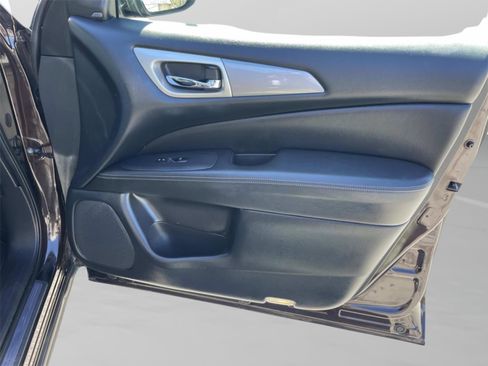 Used 2019 Nissan Pathfinder SL image 19