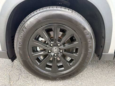 Certified 2025 Toyota Grand Highlander FWD image 12