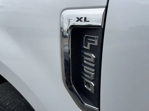 Used 2017 Ford F250 XL w/ Power Equipment Group AWD/4WD image 3