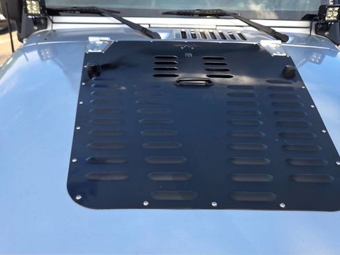 Used 2010 Jeep Wrangler Unlimited Sahara w/ Dual Top Group AWD/4WD image 25