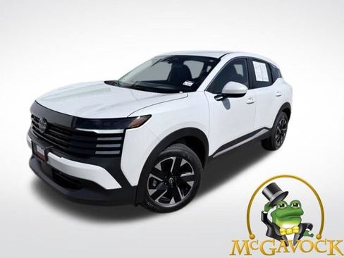 Used 2025 Nissan Kicks SV AWD/4WD image 1