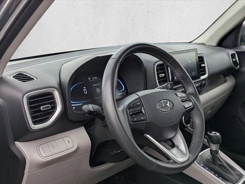 Used 2025 Hyundai Venue SEL FWD image 8