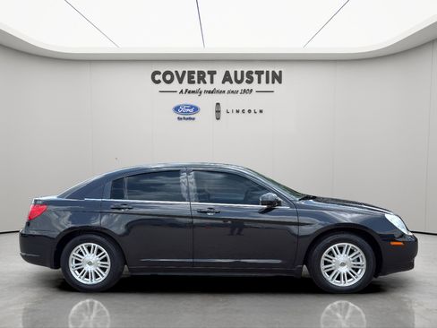 Used 2009 Chrysler Sebring Touring w/ Electronics Convenience Group FWD image 5