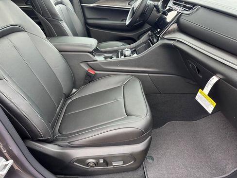 New 2025 Jeep Grand Cherokee L Limited w/ Luxury Tech Group II image 8