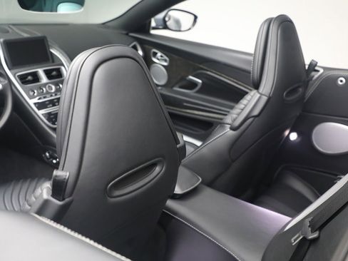 Used 2019 Aston Martin DB11 Volante image 31