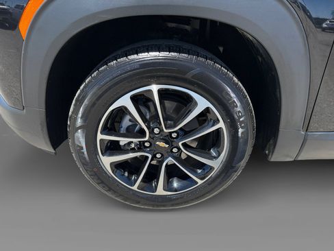 Used 2025 Chevrolet TrailBlazer LT AWD/4WD image 9