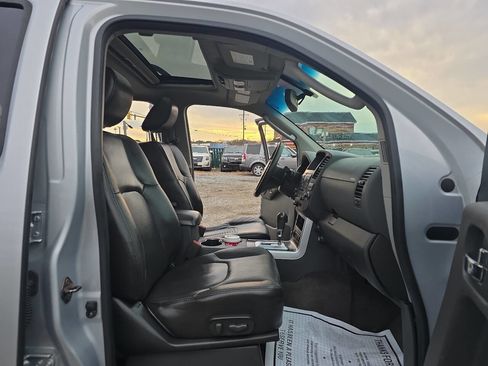 Used 2011 Nissan Pathfinder LE w/ Navigation Pkg image 29