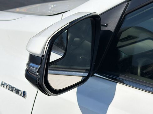 Used 2018 Toyota RAV4 XLE AWD/4WD image 23