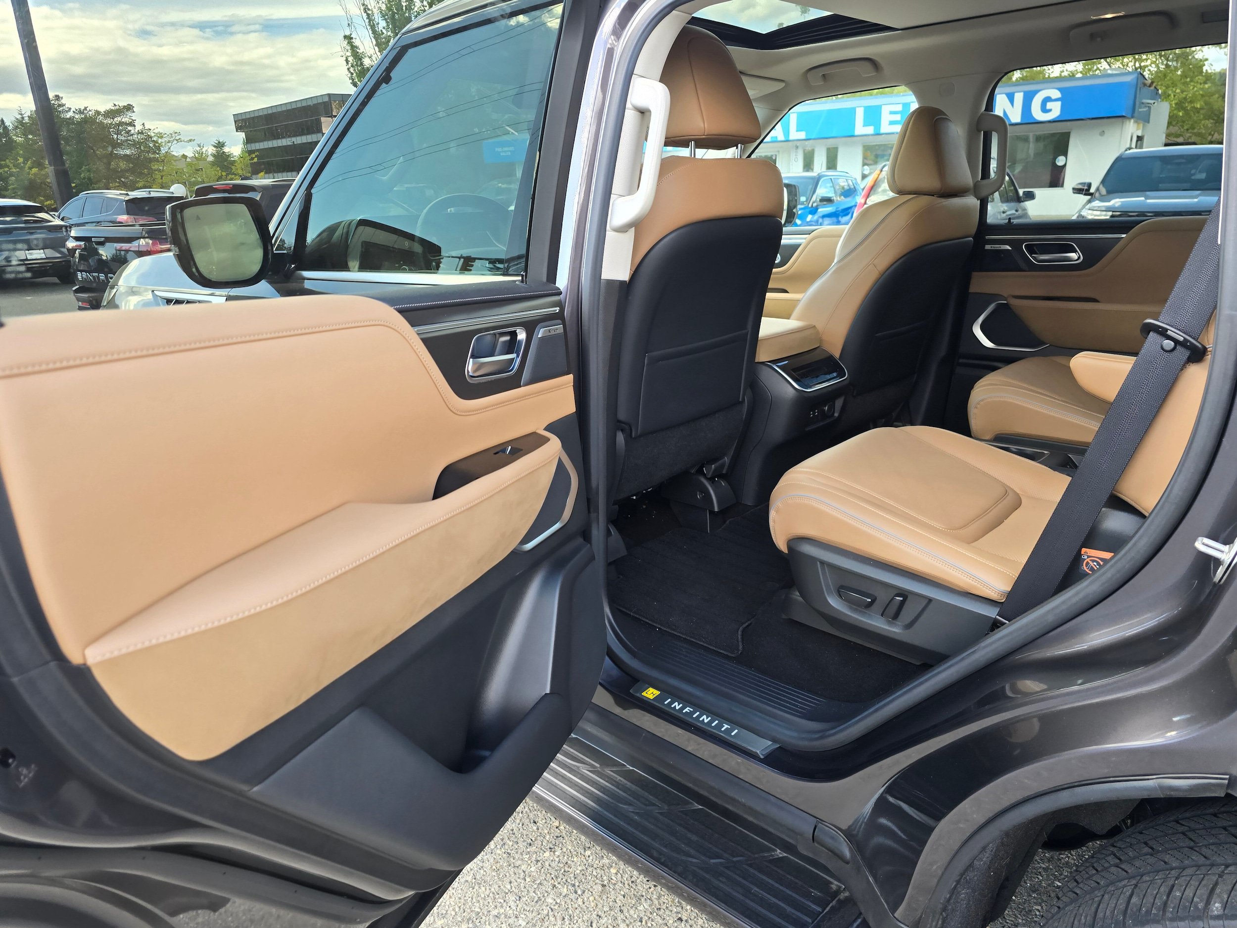 Used 2025 INFINITI QX80 Luxe AWD/4WD image 10