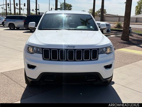 Used 2018 Jeep Grand Cherokee Laredo RWD image 9